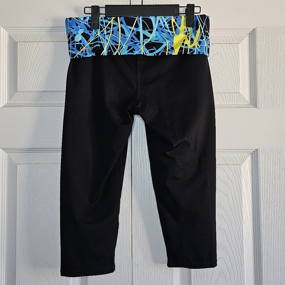 ***3/$30*** Calvin Klein Performance Quick Dry Crop Leggings - Picture 12 of 13